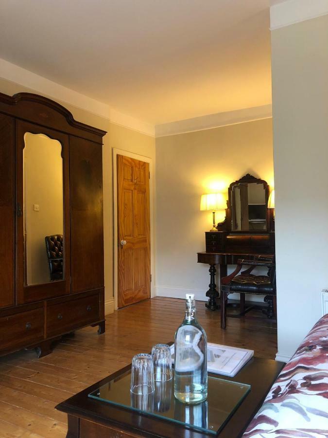 מלון אבוקה The Old Coach House מראה חיצוני תמונה